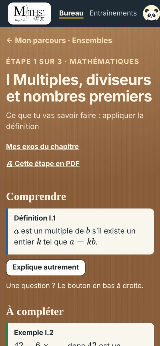 Une étape du parcours sur téléphone : « Multiples, diviseurs et nombres premiers », la définition du prof et un exemple à compléter